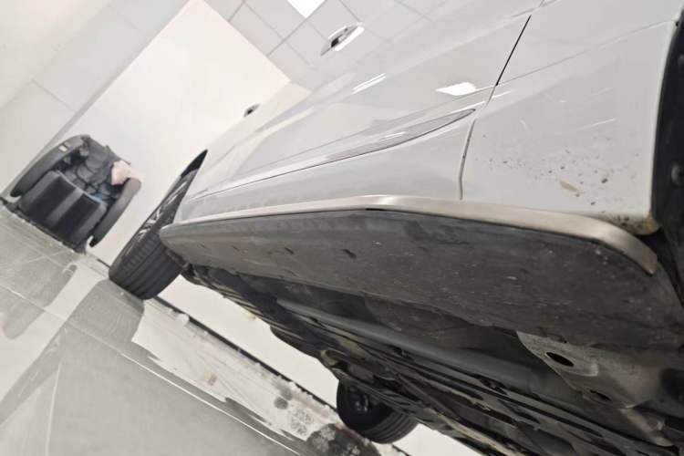 Used Volvo XC60 2024 B5 4x4 Smart Luxury Edition Right Side Sill