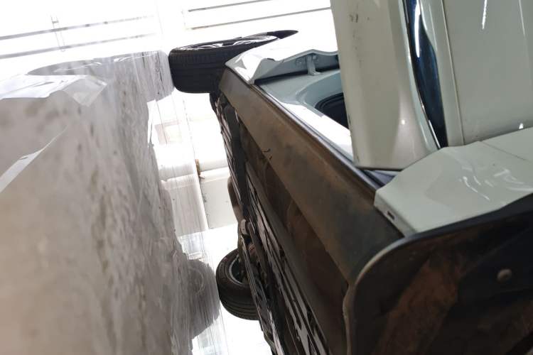 Used Volvo XC60 2024 B5 4x4 Smart Luxury Edition Right Side Sill