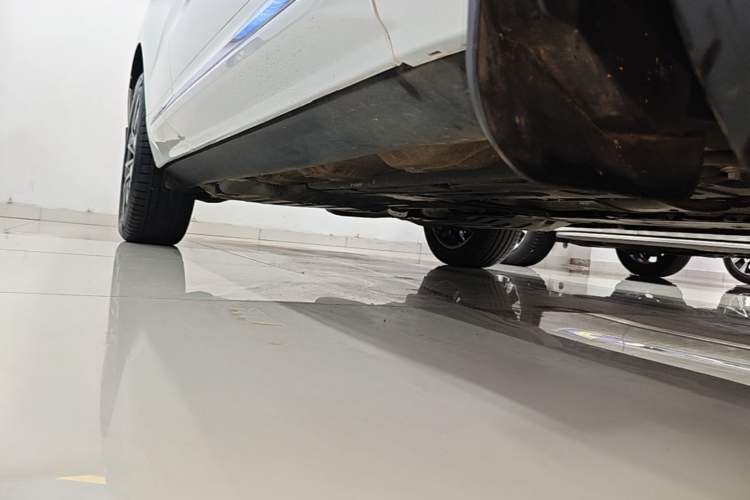 Used Volvo XC60 2024 B5 4x4 Smart Luxury Edition Right Side Sill