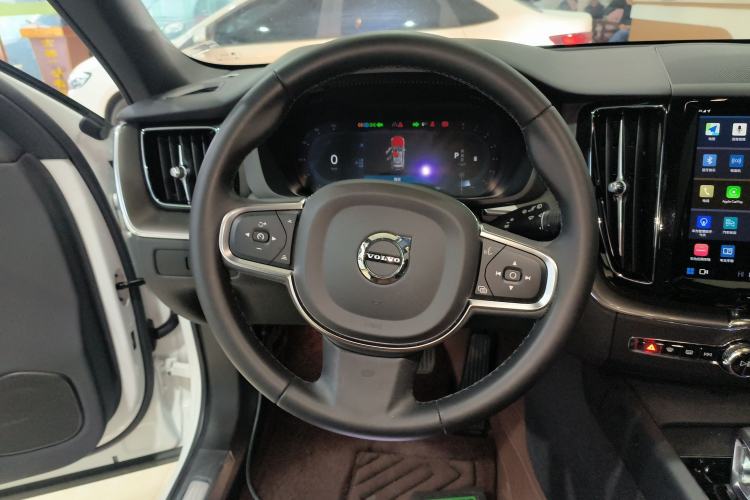 Used Volvo XC60 2024 B5 4x4 Smart Luxury Edition Steering Wheel