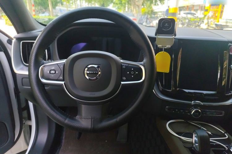 Used Volvo XC60 2024 B5 4x4 Smart Luxury Edition Steering Wheel