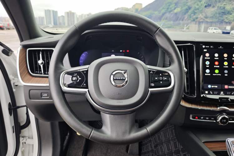 Used Volvo XC60 2024 B5 4x4 Smart Luxury Edition Steering Wheel