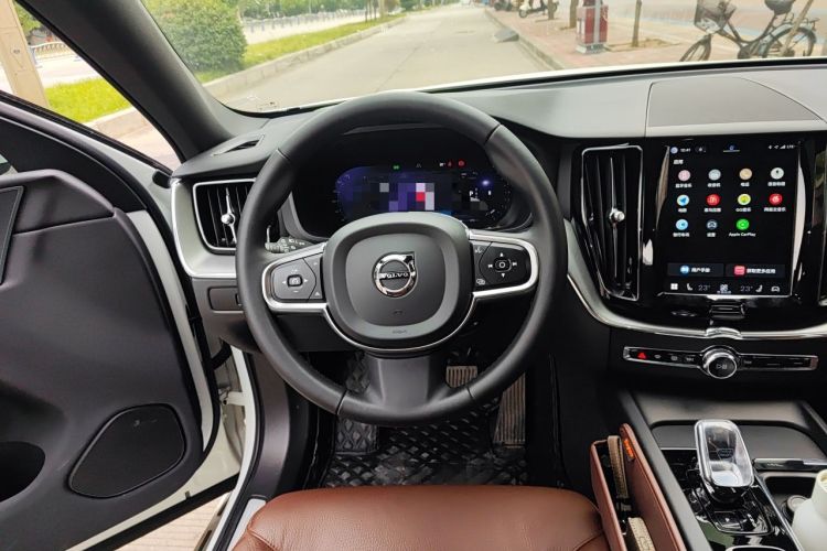 Used Volvo XC60 2024 B5 4x4 Smart Luxury Edition Steering Wheel