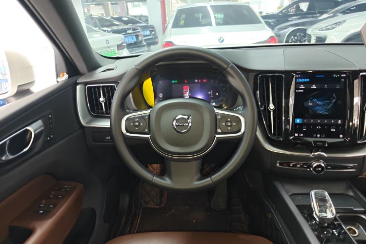 Used Volvo XC60 2024 B5 4x4 Smart Luxury Edition Steering Wheel