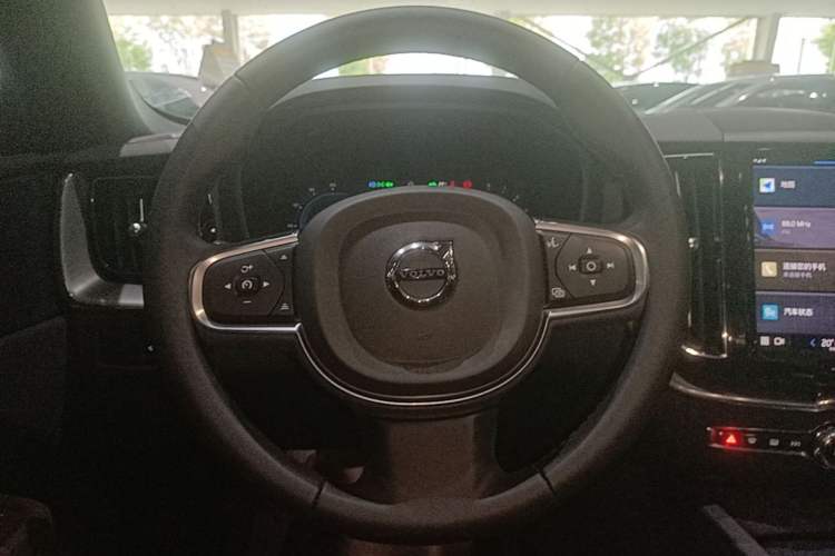 Used Volvo XC60 2024 B5 4x4 Smart Luxury Edition Steering Wheel