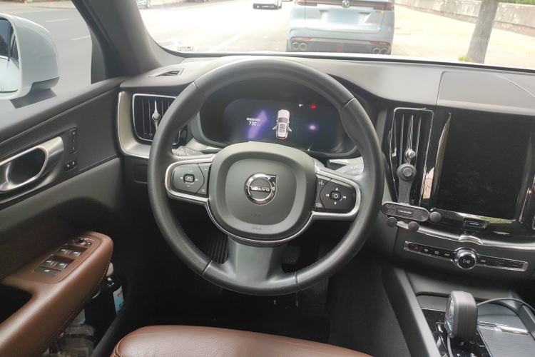 Used Volvo XC60 2024 B5 4x4 Smart Luxury Edition Steering Wheel