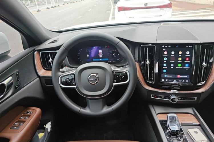Used Volvo XC60 2024 B5 4x4 Smart Luxury Edition Steering Wheel