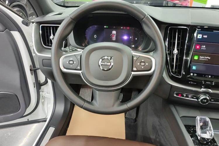 Used Volvo XC60 2024 B5 4x4 Smart Luxury Edition Steering Wheel