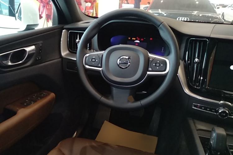 Used Volvo XC60 2024 B5 4x4 Smart Luxury Edition Steering Wheel