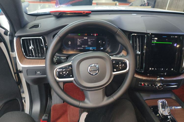 Used Volvo XC60 2024 B5 4x4 Smart Luxury Edition Steering Wheel