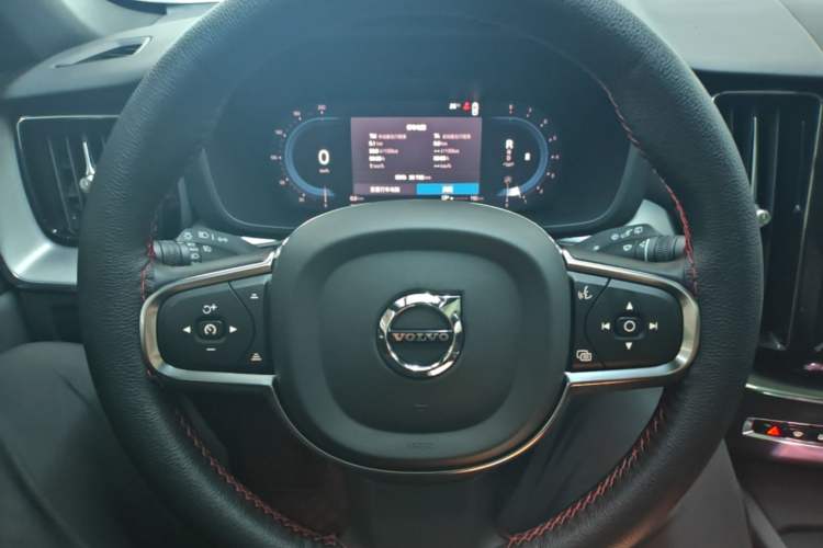 Used Volvo XC60 2024 B5 4x4 Smart Luxury Edition Steering Wheel