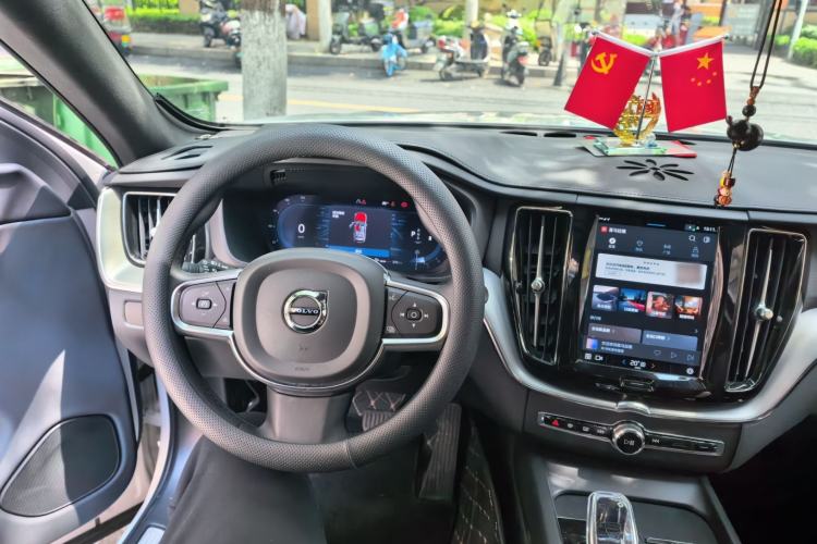 Used Volvo XC60 2024 B5 4x4 Smart Luxury Edition Steering Wheel