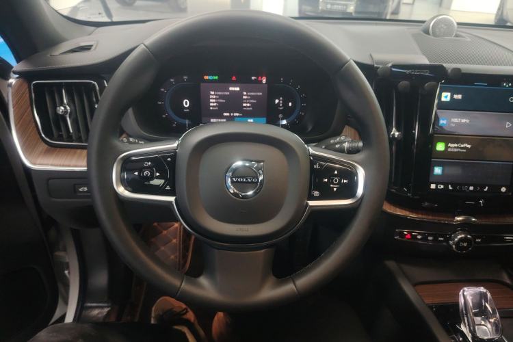 Used Volvo XC60 2024 B5 4x4 Smart Luxury Edition Steering Wheel