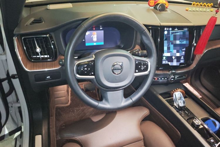 Used Volvo XC60 2024 B5 4x4 Smart Luxury Edition Steering Wheel
