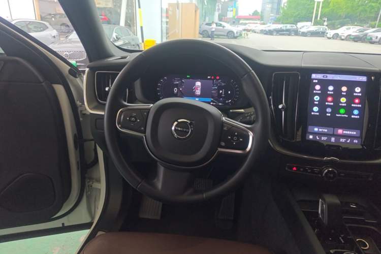 Used Volvo XC60 2024 B5 4x4 Smart Luxury Edition Steering Wheel