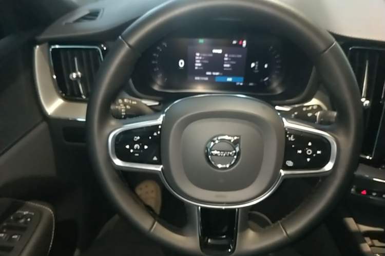 Used Volvo XC60 2024 B5 4x4 Smart & Advanced Sport Edition Steering Wheel