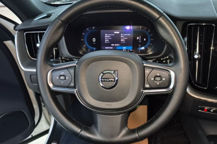 Used Volvo XC60 2024 B5 4x4 Smart Luxury Edition Steering Wheel