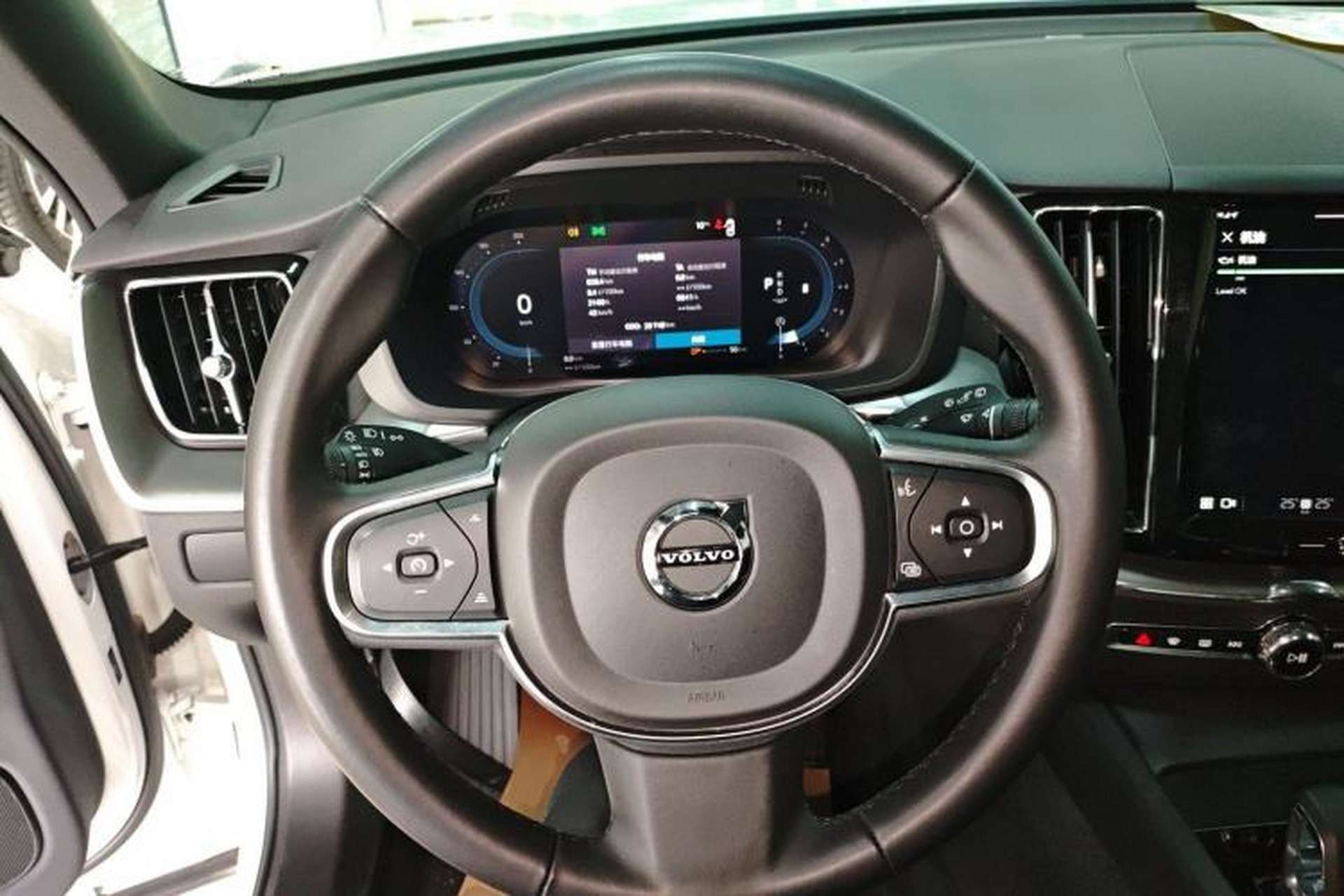 Used Volvo XC60 2024 B5 4x4 Smart Luxury Edition Steering Wheel