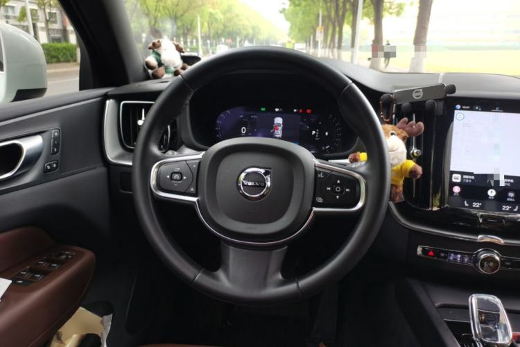 Used Volvo XC60 2024 B5 4x4 Smart Luxury Edition Steering Wheel