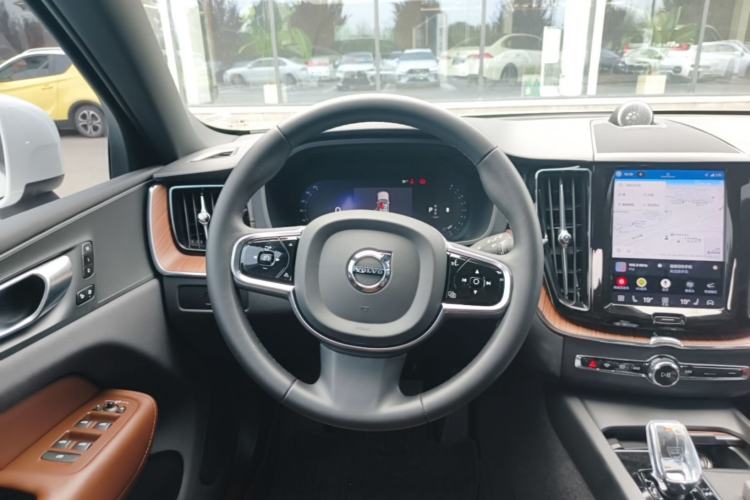 Used Volvo XC60 2024 B5 4x4 Smart Luxury Edition Steering Wheel