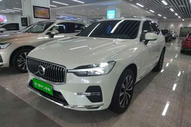 Volvo XC60 2024 B5 4x4 Smart Luxury Edition مستعملة