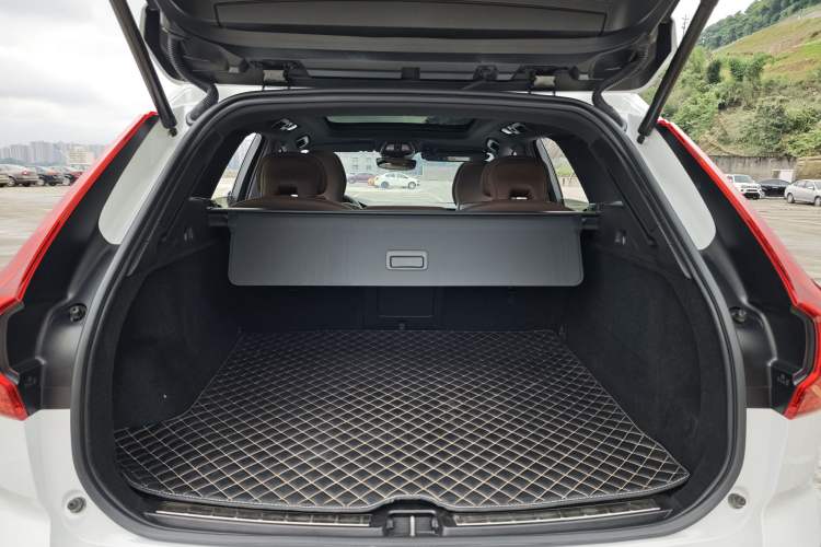 Used Volvo XC60 2024 B5 4x4 Smart Luxury Edition Trunk