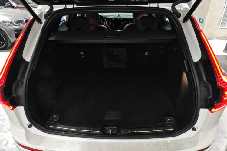 Used Volvo XC60 2024 B5 4x4 Smart Luxury Edition Trunk