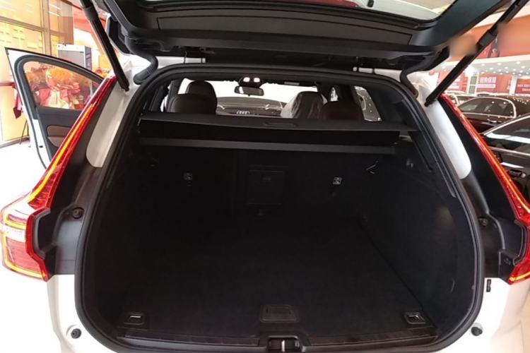 Used Volvo XC60 2024 B5 4x4 Smart Luxury Edition Trunk