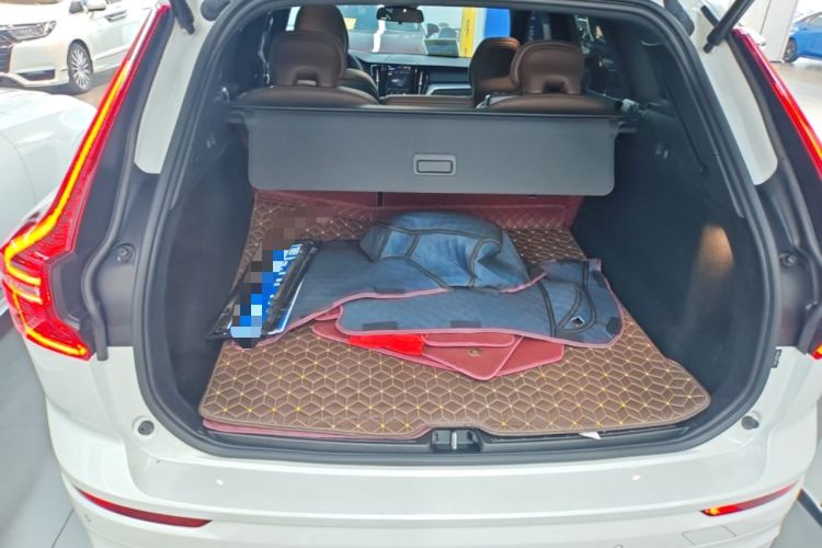 Used Volvo XC60 2024 B5 4x4 Smart Luxury Edition Trunk