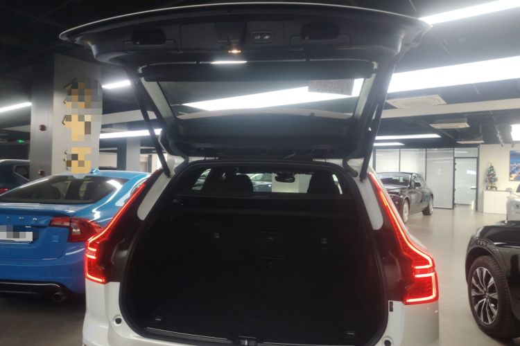 Used Volvo XC60 2024 B5 4x4 Smart Luxury Edition Trunk