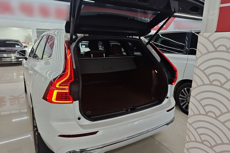 Used Volvo XC60 2024 B5 4x4 Smart Luxury Edition Trunk