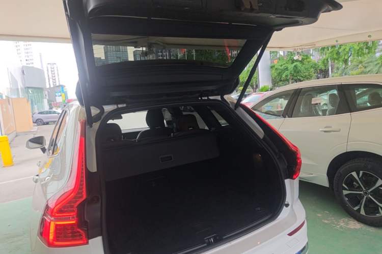 Used Volvo XC60 2024 B5 4x4 Smart Luxury Edition Trunk