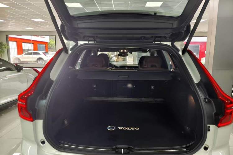 Used Volvo XC60 2024 B5 4x4 Smart Luxury Edition Trunk
