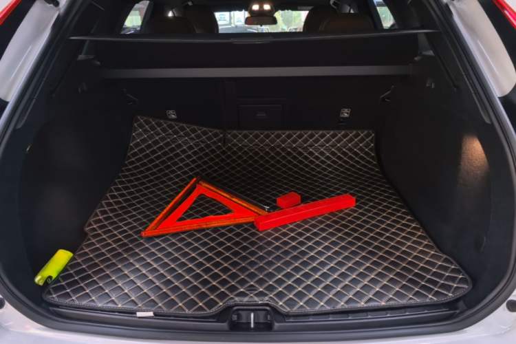 Used Volvo XC60 2024 B5 4x4 Smart Luxury Edition Trunk