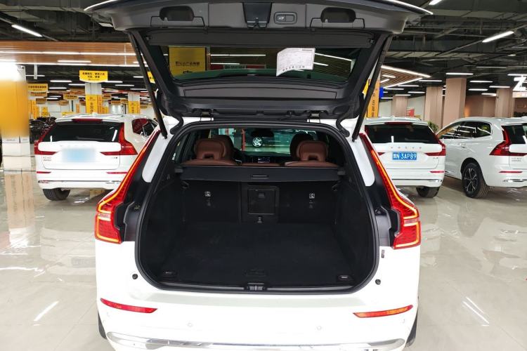 Used Volvo XC60 2024 B5 4x4 Smart Luxury Edition Trunk