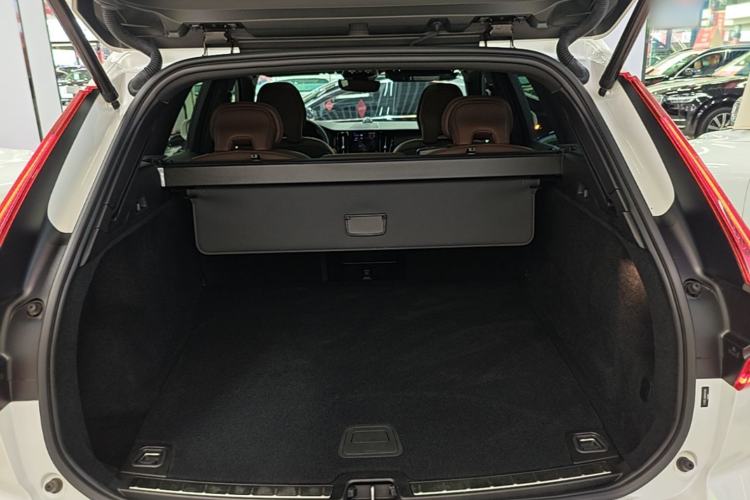 Used Volvo XC60 2024 B5 4x4 Smart Luxury Edition Trunk