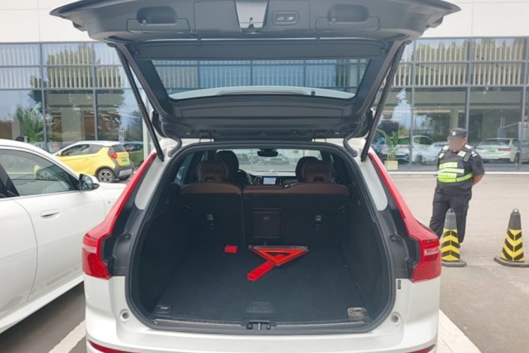 Used Volvo XC60 2024 B5 4x4 Smart Luxury Edition Trunk
