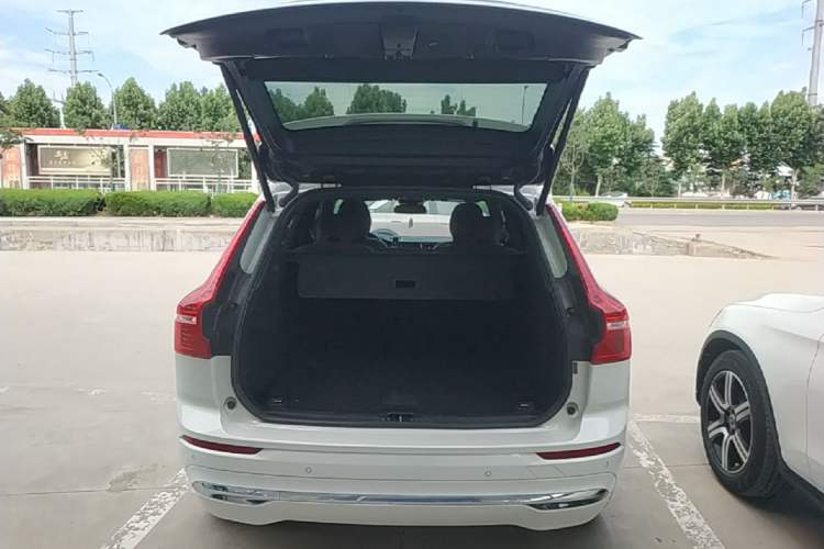 Used Volvo XC60 2024 B5 4x4 Smart Luxury Edition Trunk