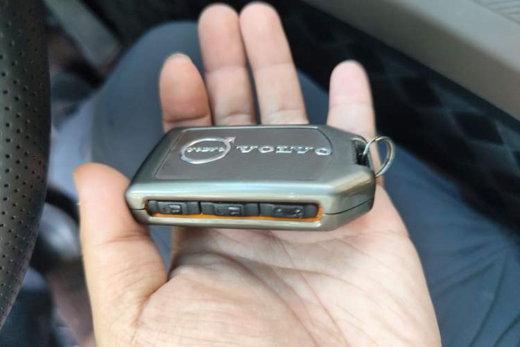 Used Volvo XC60 2024 B5 4x4 Smart Luxury Edition Vehicle Key