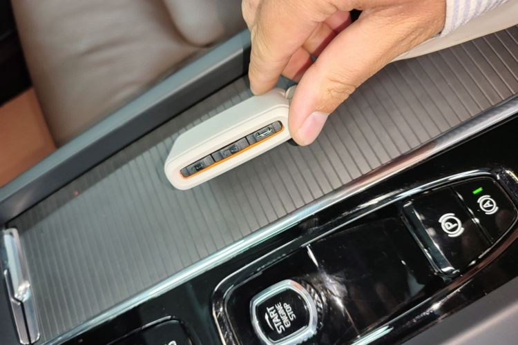 Used Volvo XC60 2024 B5 4x4 Smart Luxury Edition Vehicle Key