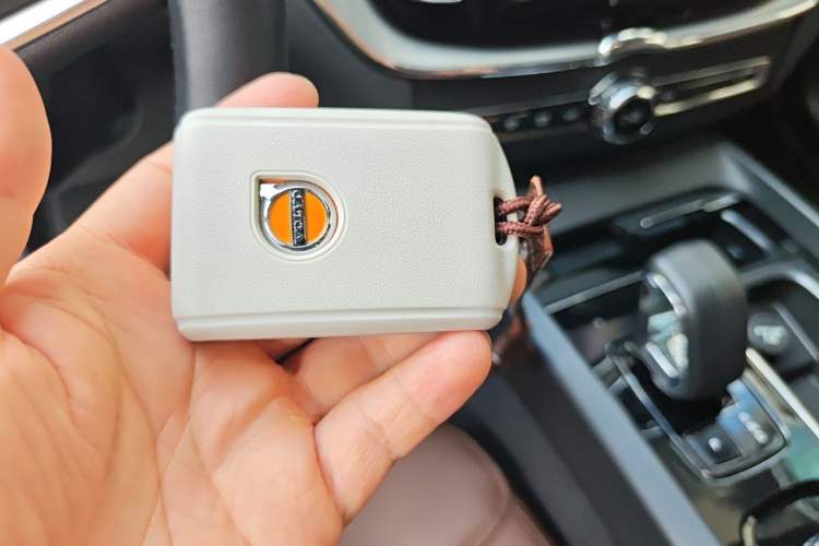Used Volvo XC60 2024 B5 4x4 Smart Luxury Edition Vehicle Key