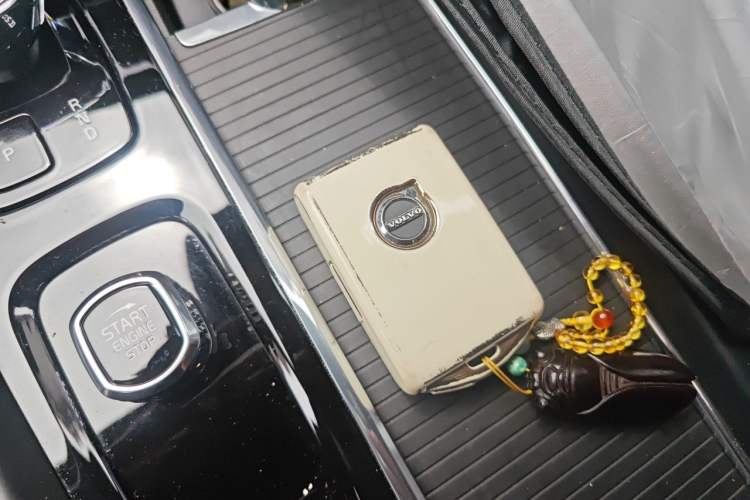 Used Volvo XC60 2024 B5 4x4 Smart Luxury Edition Vehicle Key