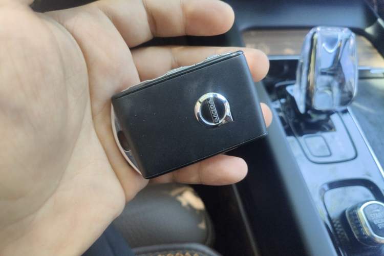 Used Volvo XC60 2024 B5 4x4 Smart Luxury Edition Vehicle Key