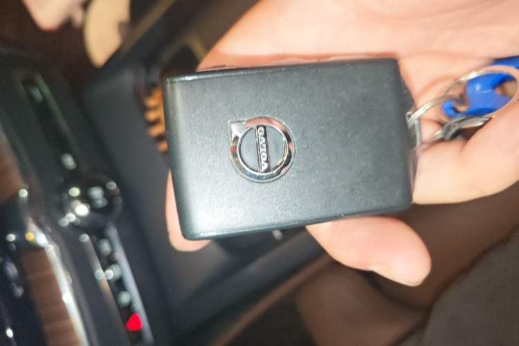 Used Volvo XC60 2024 B5 4x4 Smart Luxury Edition Vehicle Key