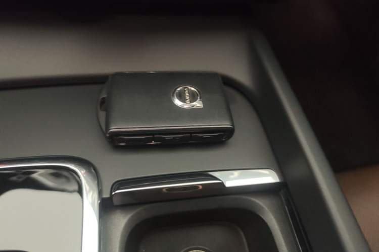 Used Volvo XC60 2024 B5 4x4 Smart Luxury Edition Vehicle Key