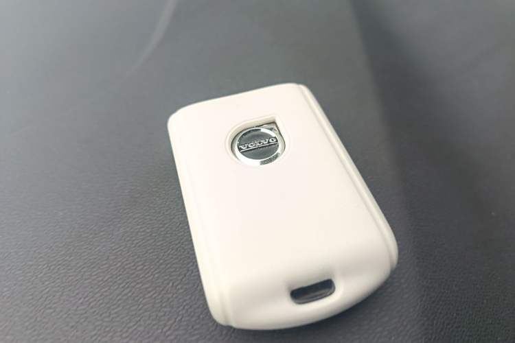 Used Volvo XC60 2024 B5 4x4 Smart Luxury Edition Vehicle Key