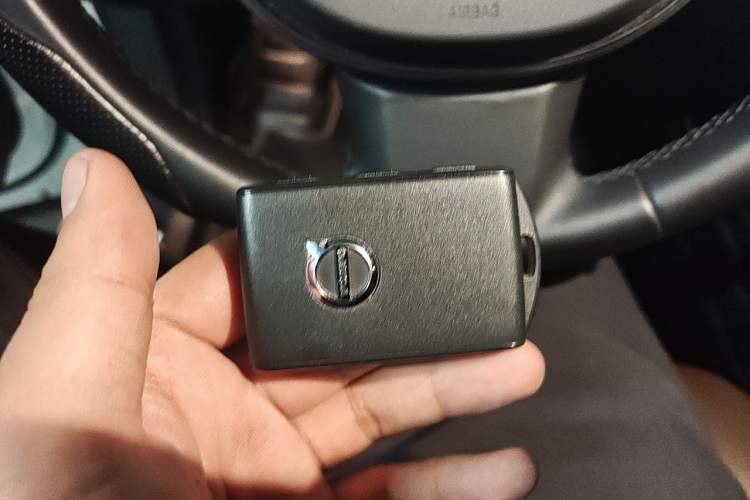 Used Volvo XC60 2024 B5 4x4 Smart Luxury Edition Vehicle Key
