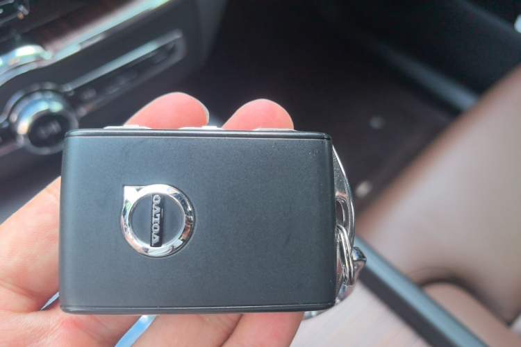 Used Volvo XC60 2024 B5 4x4 Smart Luxury Edition Vehicle Key