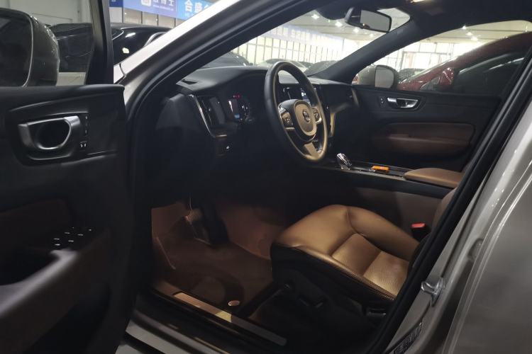 Used Volvo XC60 2024 B5 4x4 Smart Luxury Edition Driver Seat