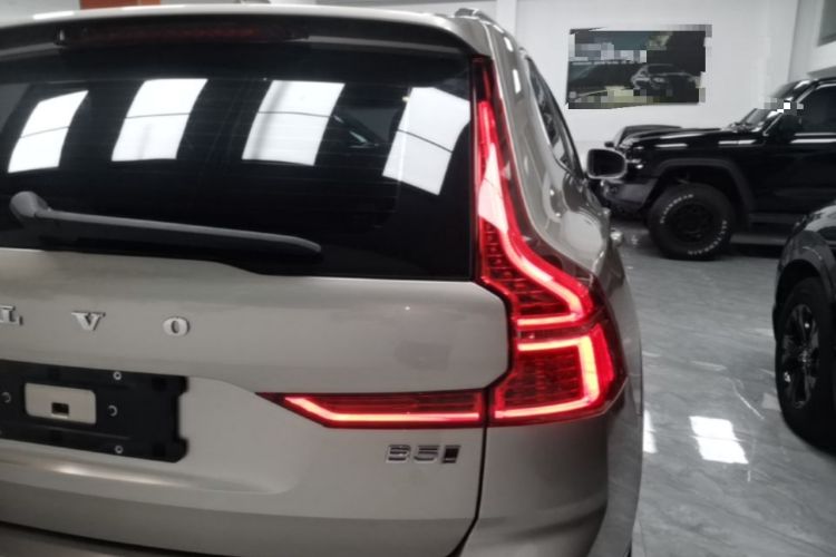 Used Volvo XC60 2024 B5 4x4 Smart Luxury Edition Exterior 3